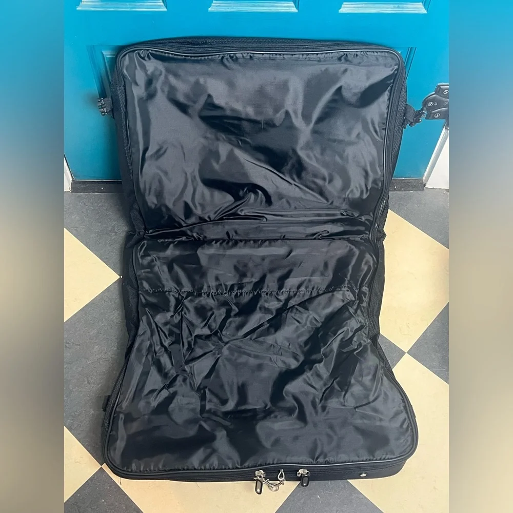 Samsonite Corsica Black Garment Bag Luggage - New With Tags NWT
